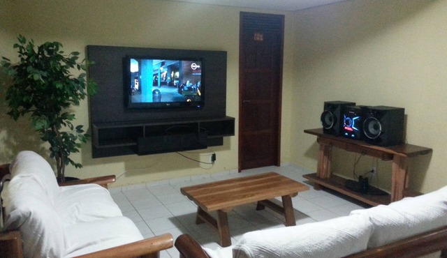 House with ample space for accommodation, leisure area with swimming pool and barbecue. in natal