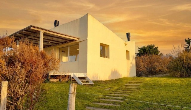House with an ocean view right on the beach. in Mar de Ajó