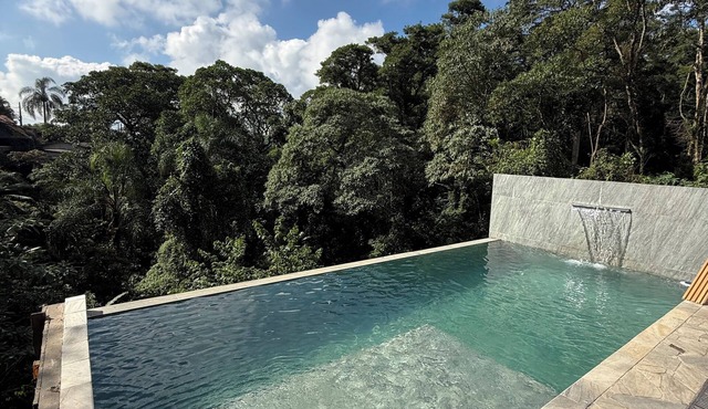 House with infinity pool in Serra de Cantareira in Caieiras