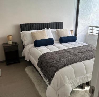 Increible departamento en Macul con laguna navegable