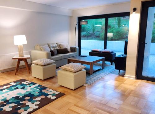 Jardín privado para familias y trabajo