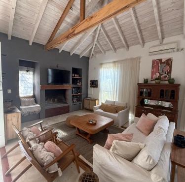 La Mora Home - Casa de Campo in Victoria