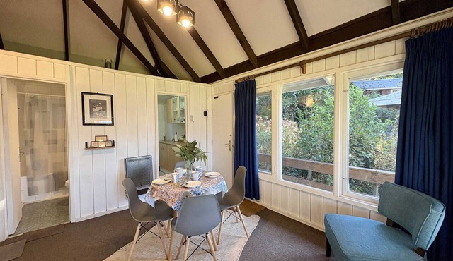 Lakefront Aculeo: Fast Wifi, Pool & Wood Hot Tub