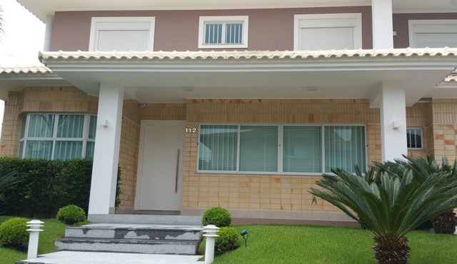 Luxury home in Jurere Internacional, 80 meters from the ocean. in Florianópolis