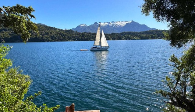 MAHALO BARILOCHE Cabaña sobre el Nahuel Huapi con Muelle Privado in San Carlos de Bariloche