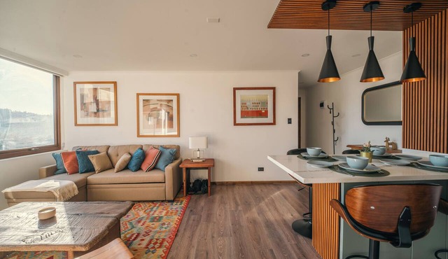 Modern 3-Bedroom in Providencia, Steps to Metro, Costanera Center & Dining in Providencia