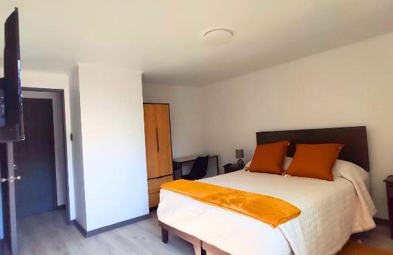 Moderna Cabaña con tinaja caliente
