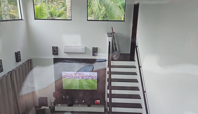 New house 20 meters from Itamambuca beach (condominium) next to the woods with air conditioning. in Ubatuba