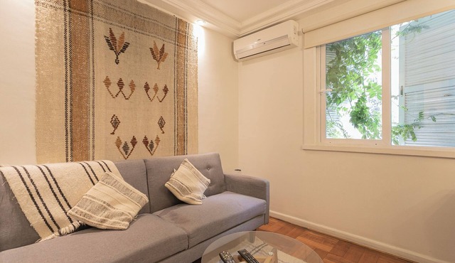 Nomadic Life: Flexible 2D Apart in Providencia