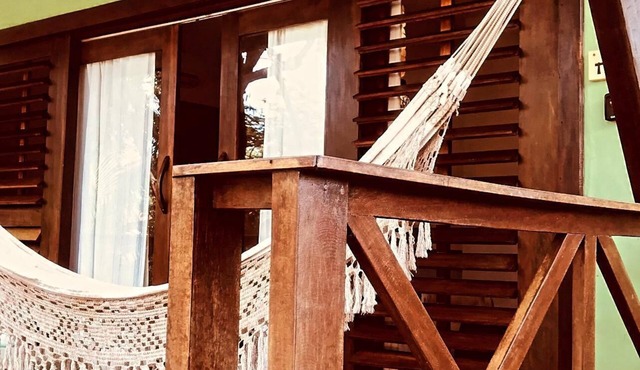 Premium Rustic-Tropical Suite: Charm, Balcony, Hammock and Nature in Cajueiro da Praia