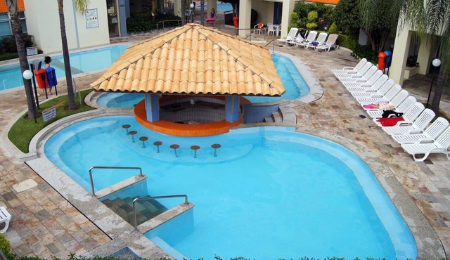 Prive das Caldas, 8 swimming pools, sauna, 2 air-conditioned rooms for up to 5 people, garage in Caldas novas