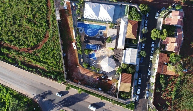 PUNTA CALDAS > HOUSE 1 > RR960/HOUSE/NIGHT > SLEEPS 6 in Caldas Novas