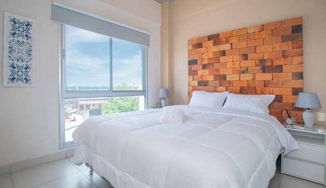 Quiet Retreat, Full Kitchen & Desk, City Views in Asunción
