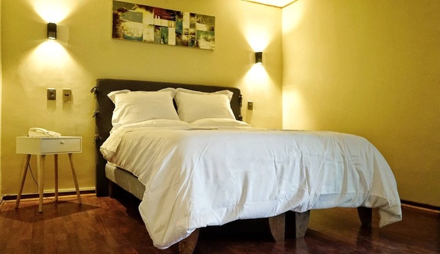 R Suites