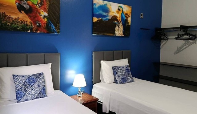 Room 2 Combu; comfort and air conditioning near the airport, twin beds. in Belém