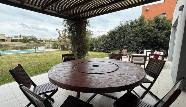 San Benito Gated House w/Pool - Sleeps 10 in Buenos Aires