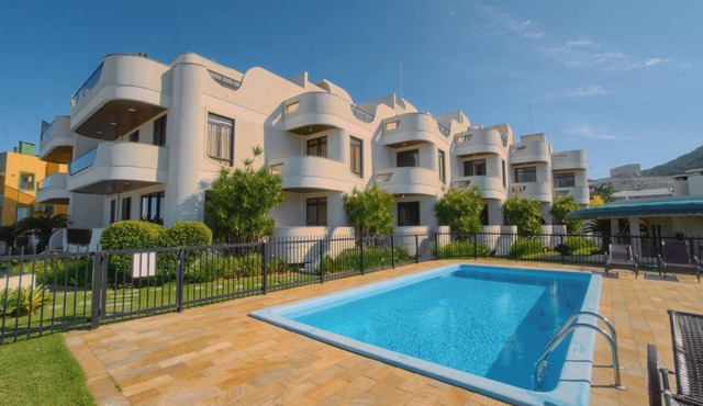 SEAFRONT TRIPLEX WITH POOL - 4 BEDROOMS in Bombas Bombinhas