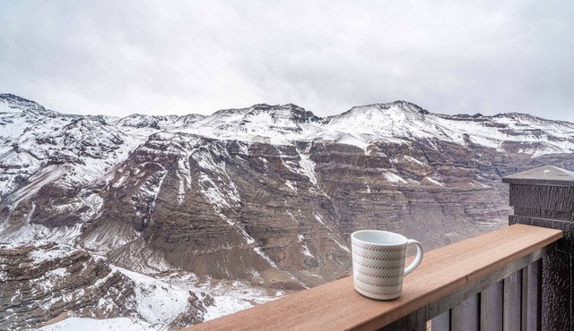 Ski-In/Ski-Out Apt w/Terrace & Mountain Views