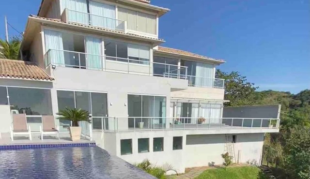 Spacious and charming house with a privileged view, close to the beaches and the city center. in Armação dos Búzios