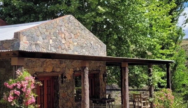 Stone house next to the El Durazno River on private property in Villa Yacanto