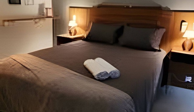 Studio RD with queen-size bed for couples. in Angra dos Reis