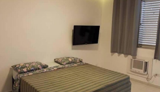 Studio with air conditioning. Canto Forte/PRAIA GRANDE/SP in Marapé Santos