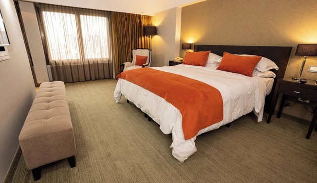Stylish & Soundproof Room in a Premium Downtown Location | Pet-Friendly