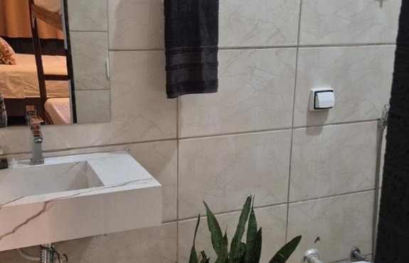 Suíte, hospedagem econômica com conforto de lazer. in Rubinéia
