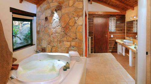 Tá Péfka - Suites & Cabañas con hidromasaje