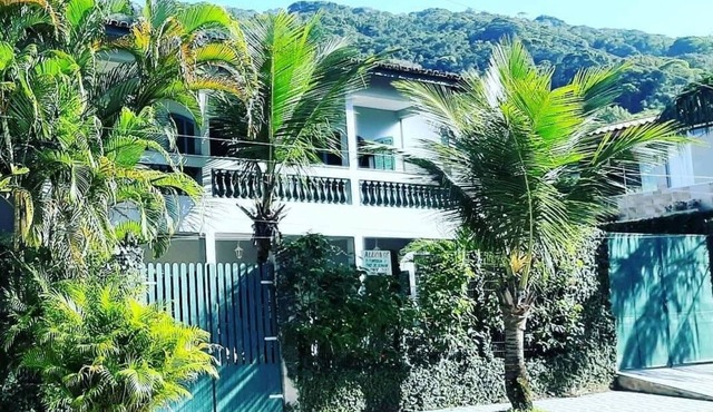 Toninhas Ubatuba townhouse for up to 12 people, 200 meters from the sea. in Ubatuba