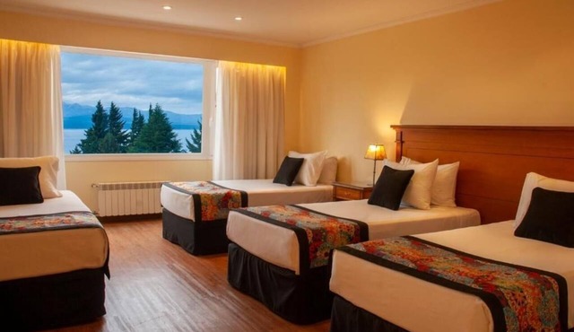 Two Quadruple Lake View Stays | 5-Min Drive to Civic Center & Free Breakfast