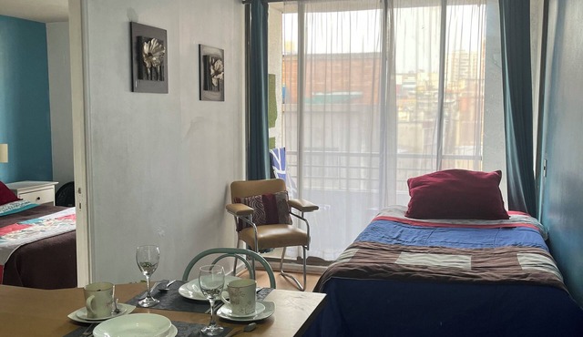 Warm 1 bedroom apt. 1 bedroom apartment half a block from Sta. lucia subway station.