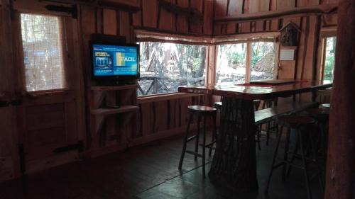 Wonderful rustic cabin, with native trees, with Rio Trancura, equipped in Pucón