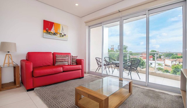 Work-Friendly Stay, Kitchen, Rooftop Pool & BBQ in Asunción