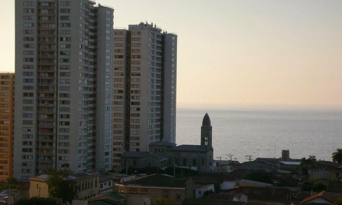 Placeres Apartment | Departamento dos dormitorios amoblado con vista al mar, cercano a playas y mall de Viña del Mar y ciudad de Valparaíso.