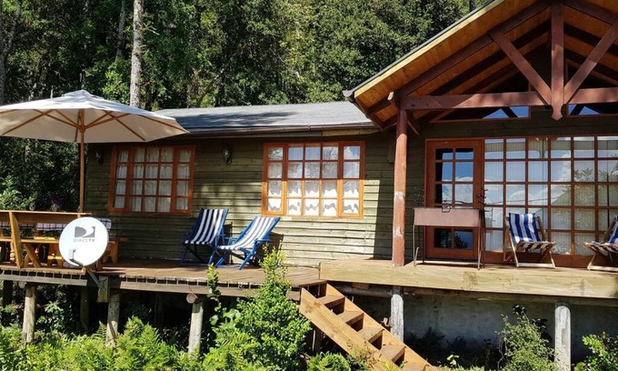 Pucon House | Hermosa casa con orilla de lago Caburgua