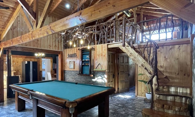 Villarrica House | House 18 people, Tinaja, Pool table, Fireplace