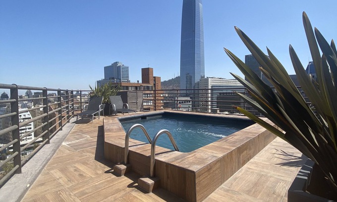 El Golf Apartment | Metro el Golf Para 5 Personas, Piscina, Costanera Center