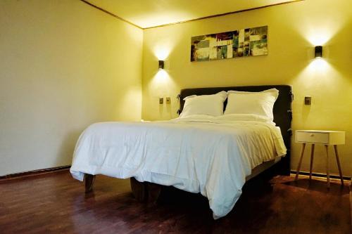 Curico Hotel | R Suites