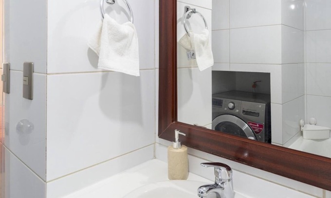Bellas Artes Apartment | Urban Burgundy - 1BR, Metro, Wifi, TV