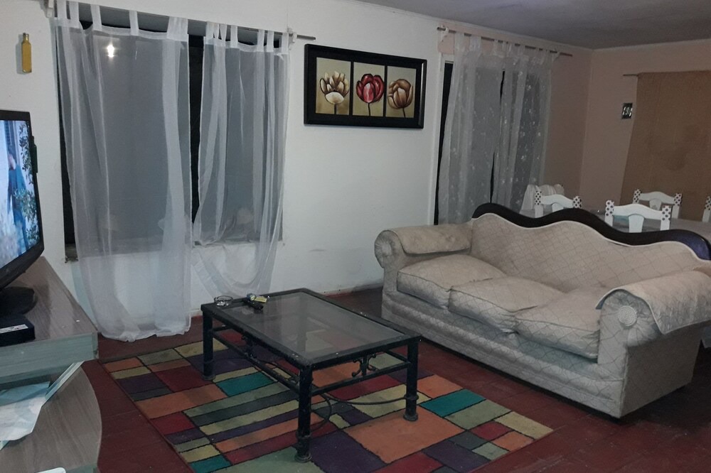 Pirque Hostel | Hostal Cruceral Pirque