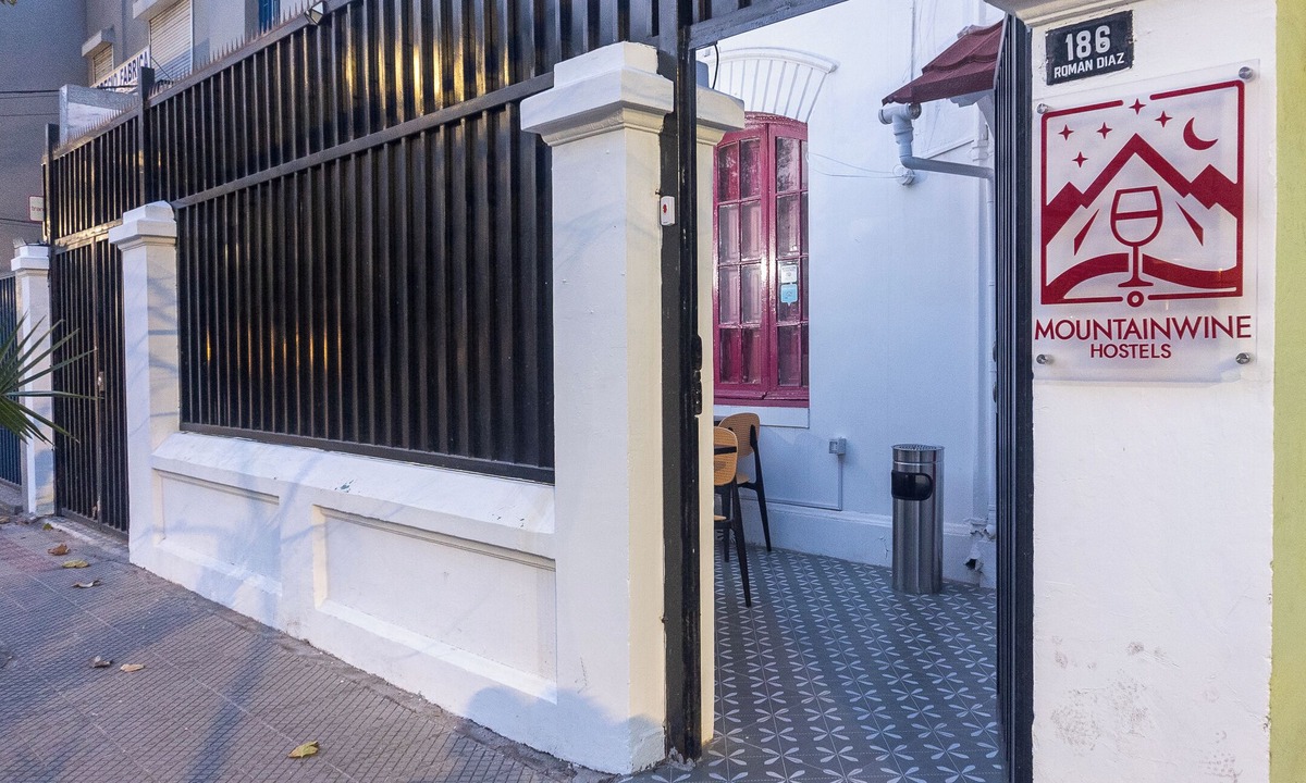 Santiago Hostel | International MountainWine Hostels