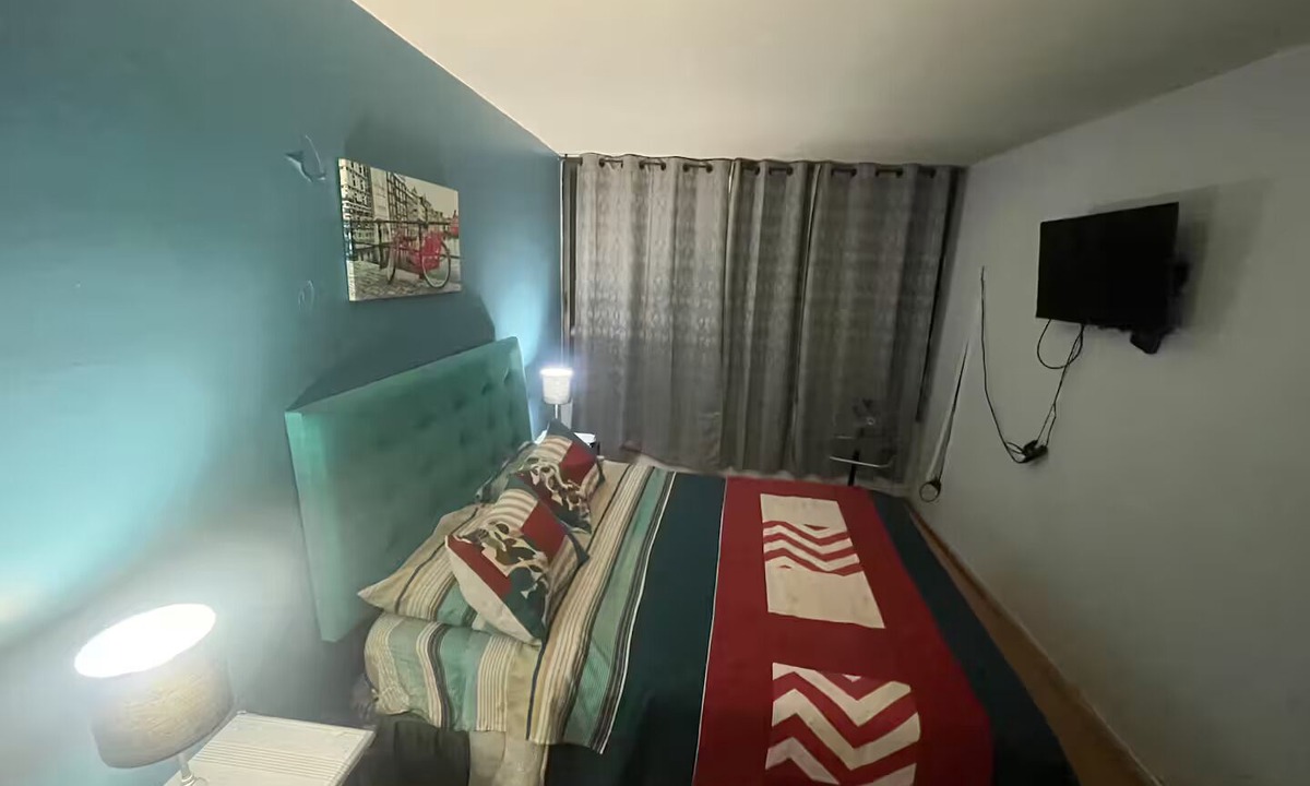 Downtown Santiago Apartment | Half a block from Sta Lucia subway Comfortable 1 bedroom