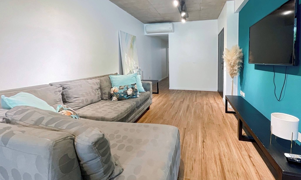 Villa del Parque Apartment | Urban Retreat Elegant Modern Apartment with Balcony in Villa del Parque