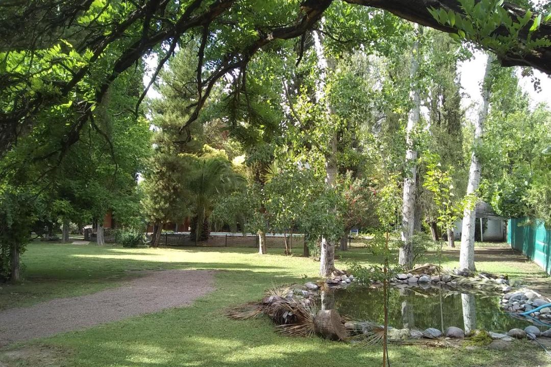 Maipu House | Casa quinta con gran parque y piscina en zona privilegiada -"De Barro y Caña"