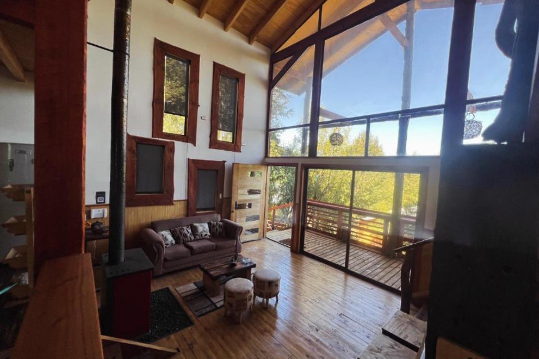 Pinto Cabin | Colibrí lodge sector recinto termas de chillan