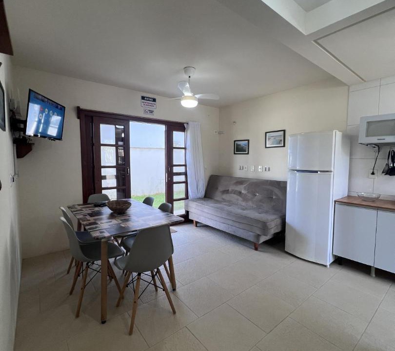 Barra de Ibiraquera Apartment | Townhouse composta por 4 triplex duas suítes a duas quadras do mar