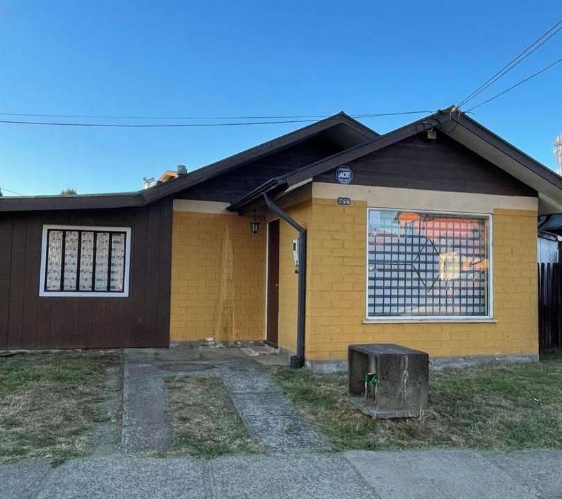 Valdivia House | Casa Barrio Santa Elena