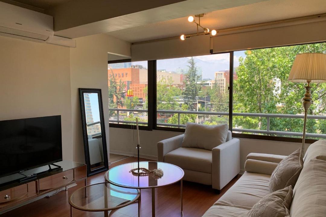 Vitacura Apartment | Cómodo departamento frente a Mall Parque Arauco