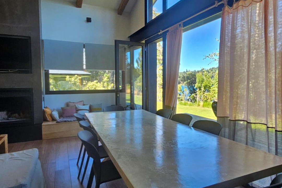 Peninsula San Pedro House | Mágico lugar a orillas del Nahuel Huapi con costa de lago